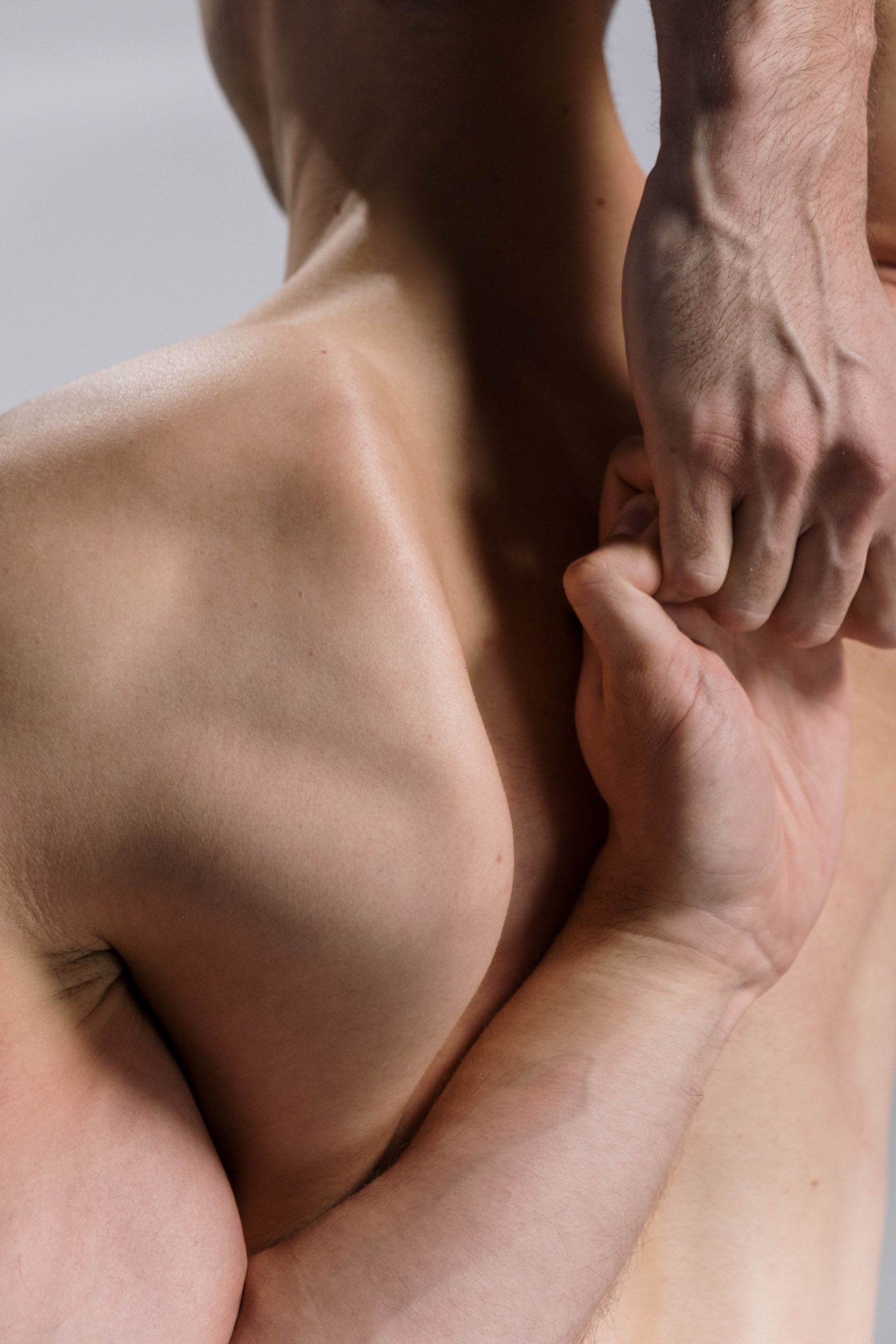 aliviar el dolor de hombro causado por la ltendinosis en el hombro